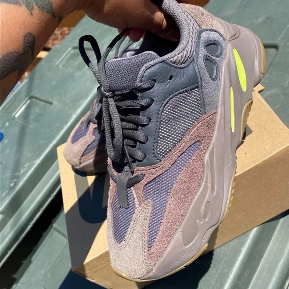 🚫SOLD🚫Yeezy Boost 700 Mauve - Picture 3 of 9